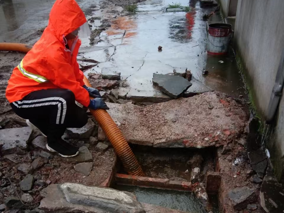 江夏专业清理污水池 炜誉市政以规范流程守护城市 “肠道”