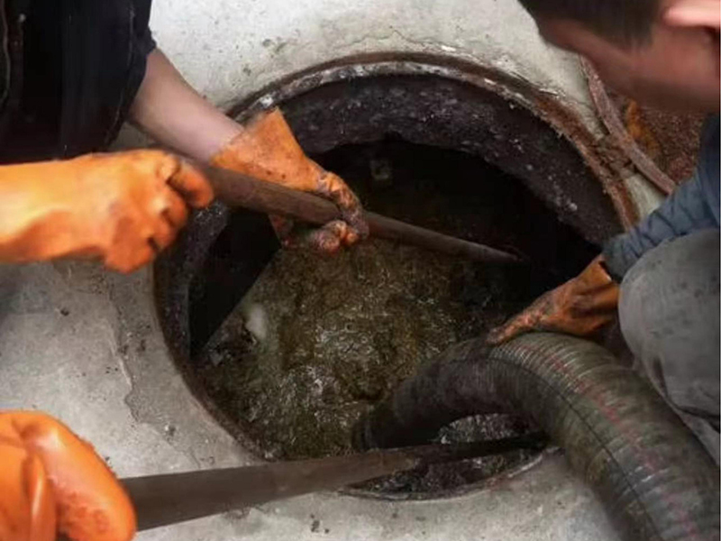 江夏清理化粪池时如何避免沼气的危害?